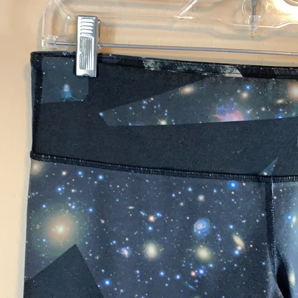 ALO Yoga Celestial Galaxy Star Novelty Print High Waist Cropped Leggings Medium - Picture 8 of 10